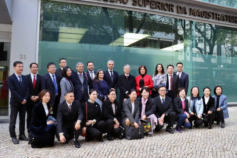 Delegação do Tribunal Popular de Guangdong visita o Conselho Superior da Magistratura