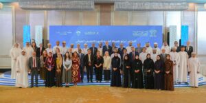 Foto de família na Quarta Conferência da ARNJIS em Omã, setembro de 2025